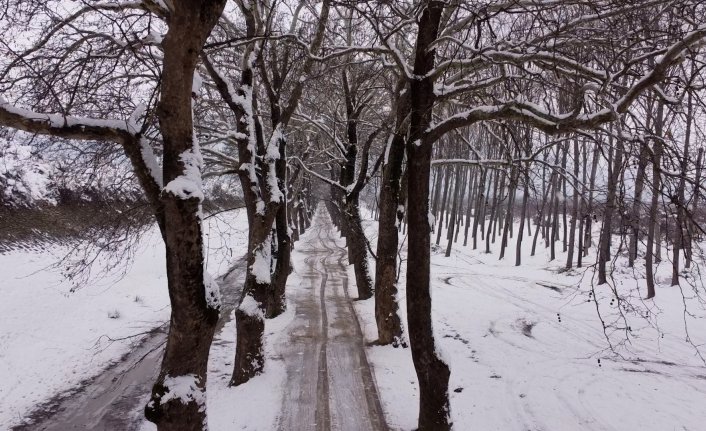 Nisan'a 2 gün kala kar sürprizi! Bursa'da beklenen yağış başladı