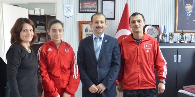 Halterin Altın Kızına Hediye