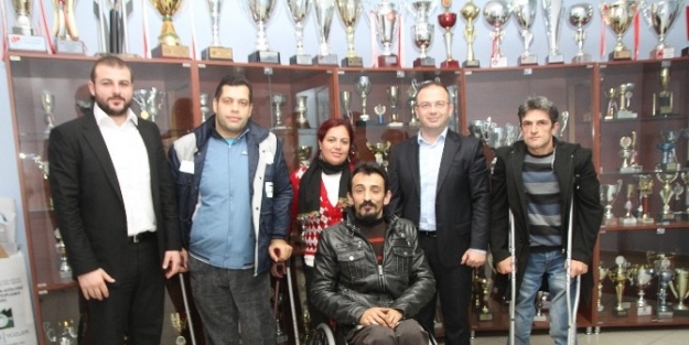 Kağıtspor’dan Engelliler Kulübü’ne Ziyaret