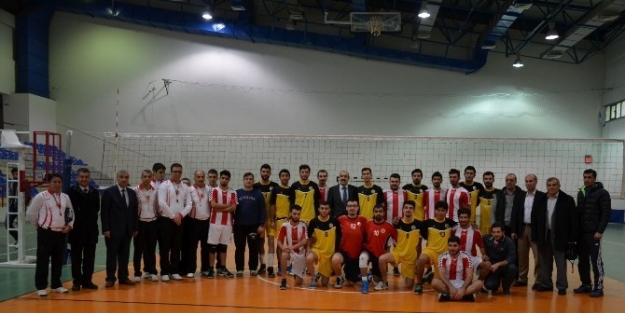 Ünilig Voleybol Karşılaşmaları Başladı