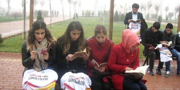 Toplum Gönüllülerinden Kitap Okuma Etkinliği