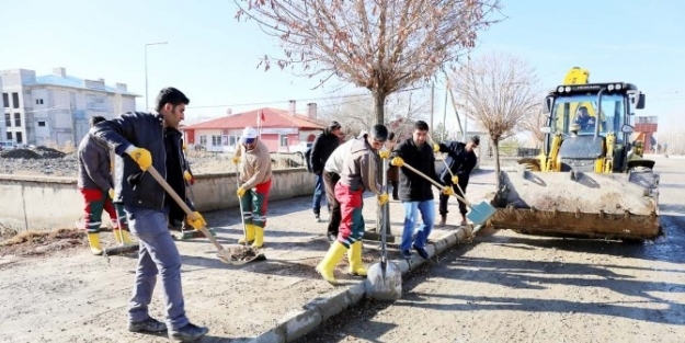 Gürpınar Belediyesi’nden Çevre Temizliği