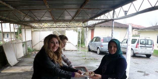 Polis Eşlerinden Anlamlı Kermes