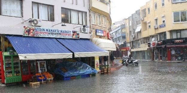 Marmaris’te Kuvvetli Yağış Hayatı Olumsuz Etkiledi