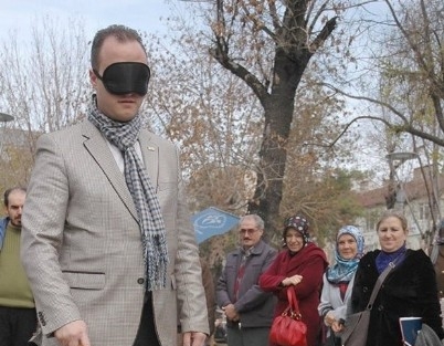 Uşak’ta Engelsizler 5 Dakika Engelli Oldu