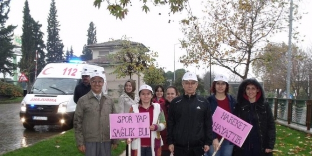 Yağmur Altında Sağlıklı Yaşam Yürüyüşü