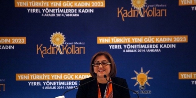 Başbakan Davutoğlu’ndan Başkan Şahin’e Teşekkür Plaketi