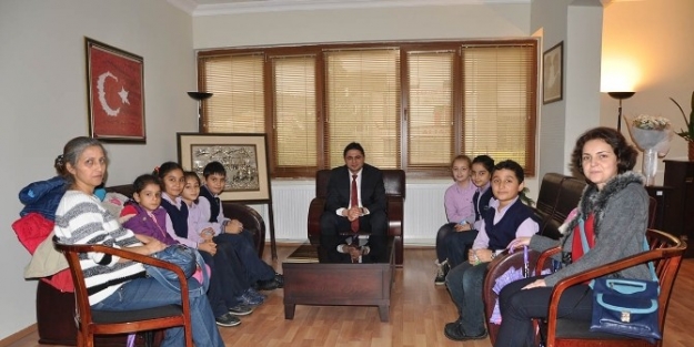 Minik Öğrencilerden Başkan Acar’a Ziyaret