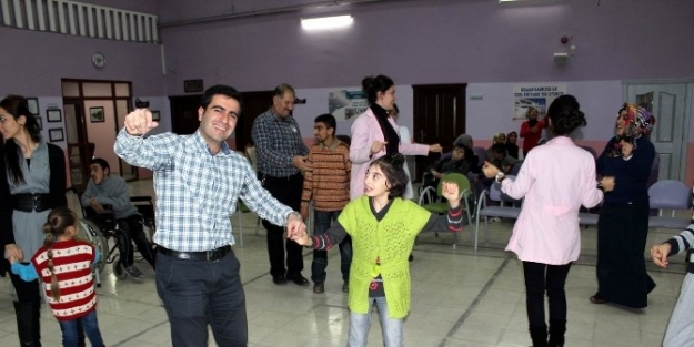 Engelli Gençler Gönüllerince Eğlendi