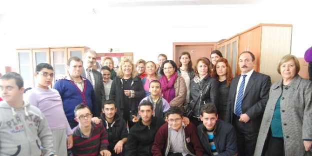 Atatürkçü Düşünce Derneği’nden Engellilere Ziyaret