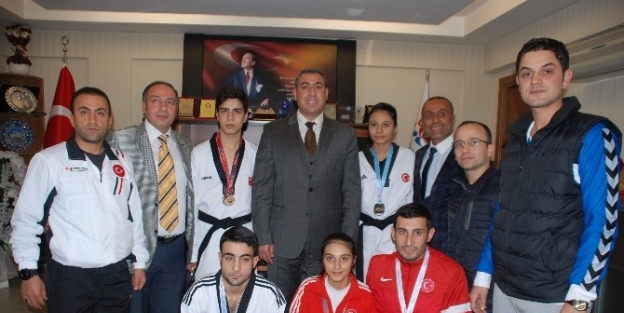 Şampiyon Sporculardan İl Müdürüne Ziyaret