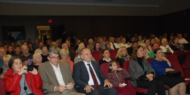 Didim’de Yabancılar Bu Kez Eğitim İçin Sahneye Çikti