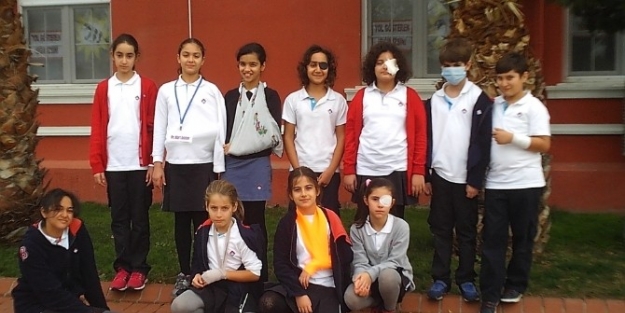 Öğrenciler Kendilerini Engelli Yapıp Okula Gitti