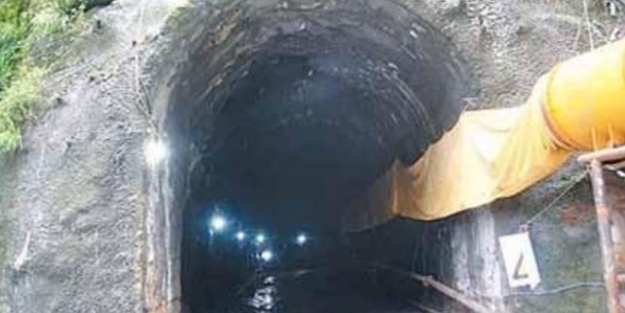İşçiler çöken tünelde mahsur kaldı!