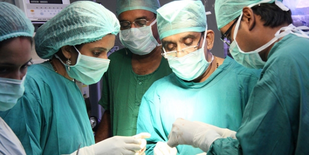 Ameliyat edilen 11 yaşlı kör oldu