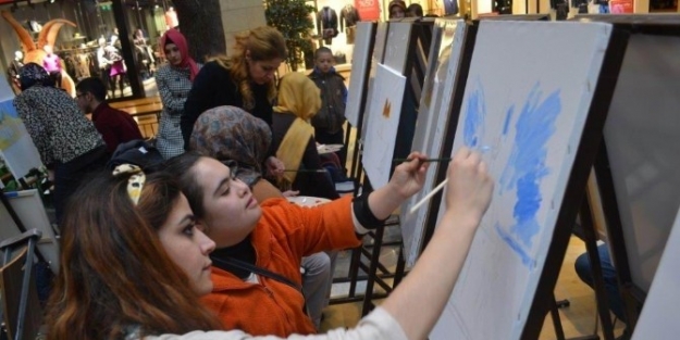 Engelliler Günü Etkinliklerinin Adresi Piazza Oldu