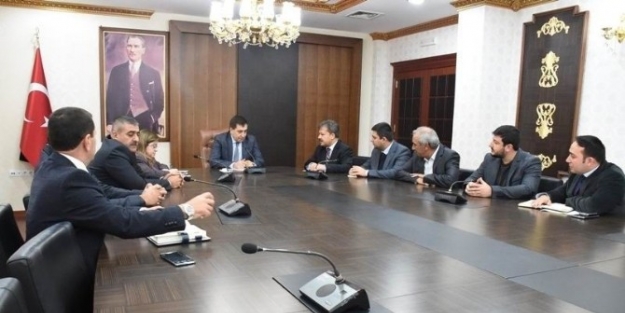 Vali Küçük, Güneş Enerjisi Yatırımcıları İle Toplantı Yaptı