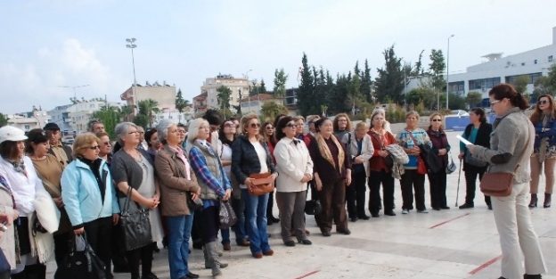 Didim’de Chp’li Kadınlar Seçme Ve Seçilme Hakkını Kutladı