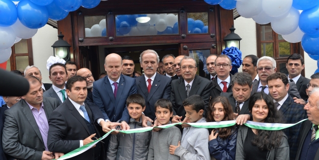 "Gençlik merkezi" törenle açıldı