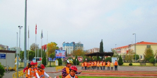 Tema Gönüllüsü Öğrencilerden Bisiklet Kullanın Çağrisi