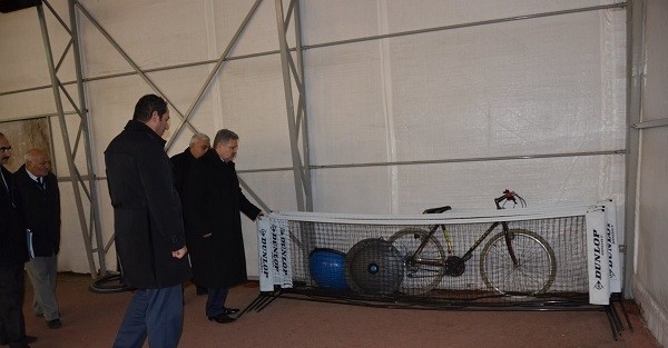 Vali Kahraman Tenis Kortlarında İncelemelerde Bulundu