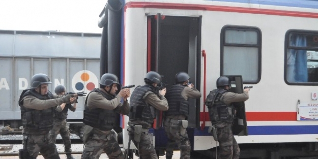Tren Kaçıran Teröristler Yaralı Ele Geçirildi