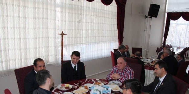 İl Özel İdaresi Genel Sekreteri Ayhan, Engelli Personelle Kahvaltıda Buluştu