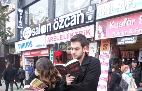 Çark Caddesi’nde Kitap Okudular