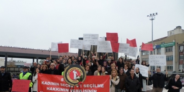 Tkb Sakarya Şubesi “kadının Seçme Ve Seçilme Hakkı  Günü” Vesilesiyle Bir Eylem Yaptı