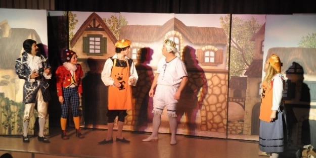 Kartepeli Minikler Tiyatro İle Buluştu