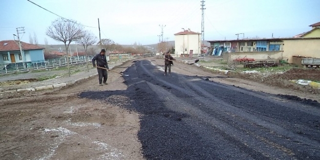 Cihanbeyli’de Mahalle Yolları Asfaltlanıyor