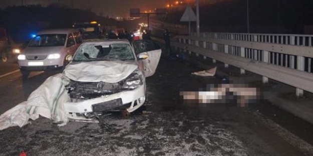 3 kadın otomobilin altında kaldı