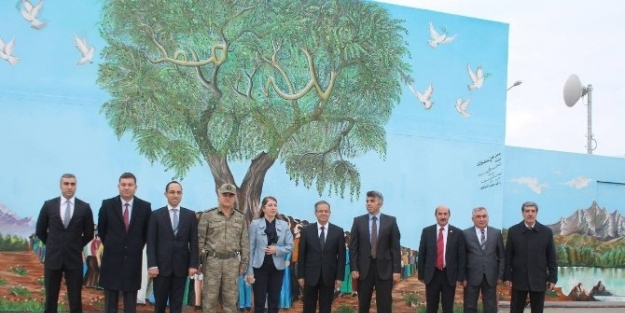 Vali Tapsız İle Protokol Üyeleri Elbeyli Konteyner Kentini Ziyaret Etti