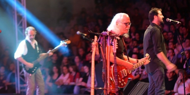 Cahit Berkay'dan Bursa'ya geliyor