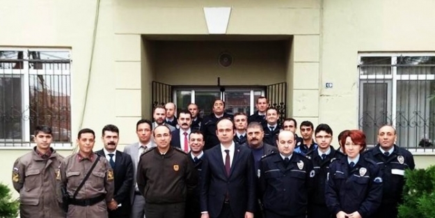 Manyas’taki Başarılı Jandarma Ve Polislere Başarı Belgesi