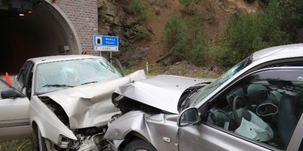 Doğum Yapmakta Olan Eşini Hastaneye Getirirken Kaza Yaptılar