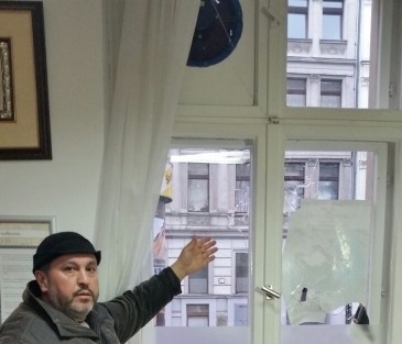 Berlin’de Camiye Taşlı Saldırı