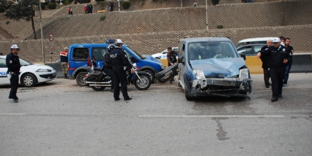 Zincirleme kaza: 2’si asker 5 yaralı