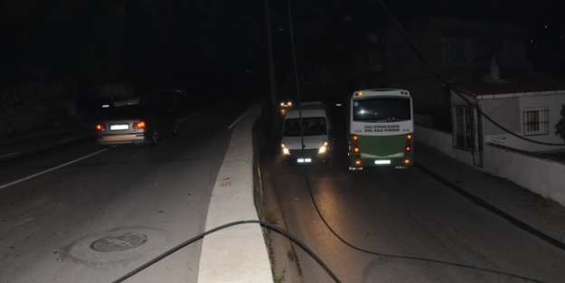 Kopan yüksek gerilim hattı vatandaşları korkuttu