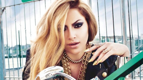 Hadise saçını ayda 3 kez yıkıyor