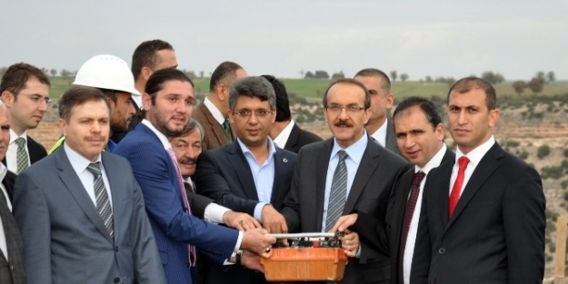 Uşak Ulubey Kanyonunda Cam Terasın Temeli Atıldı