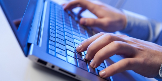 İnternete girmek için kimlik şartı