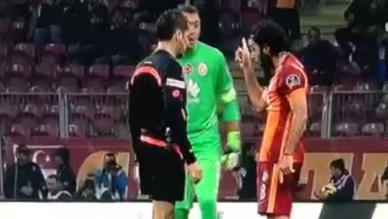 Selçuk ve Muslera tartıştı!