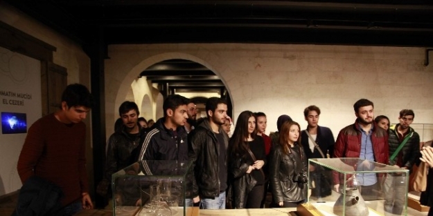 İslam Bilim Tarihi Müzesi Ziyaretçi Akınına Uğruyor