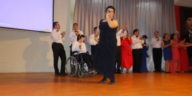 Zihinsel Engellilerin Kına Gecesi Göz Kamaştırdı