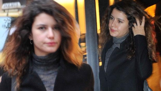 Beren Saat küplere bindi