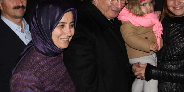 Davutoğlu'ndan akraba ziyareti