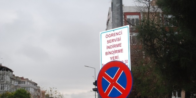 Çerkezköy’de Okul Önüne Park Edilen Araçlar Kaldırıldı