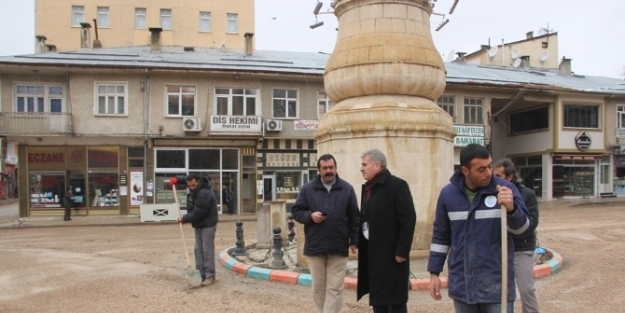 Cumhuriyet Caddesi Çamurdan Kurtuldu