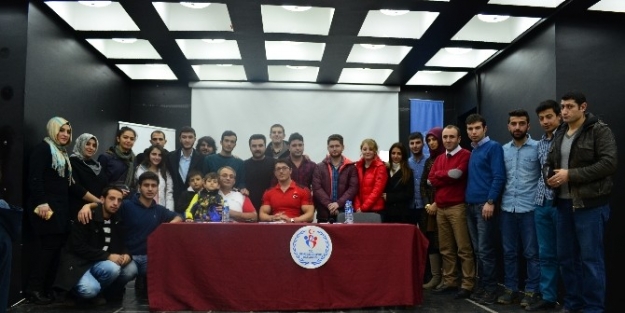 Palandöken Gençlik Merkezi’nden Şampiyonlar Geçti